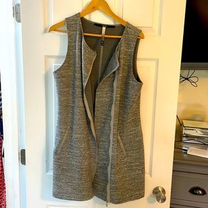 Front zip Kensie dress. Can be worn w/tights or pants and a top as long vest.